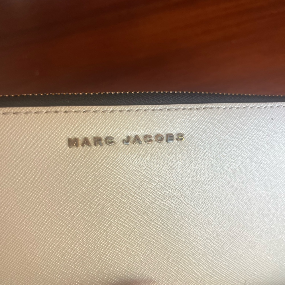 SOLD-Marc Jacobs Wallet - Picture 2 of 9